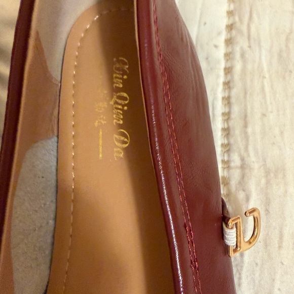 Elegant Burgundy Flats - Picture 6 of 9